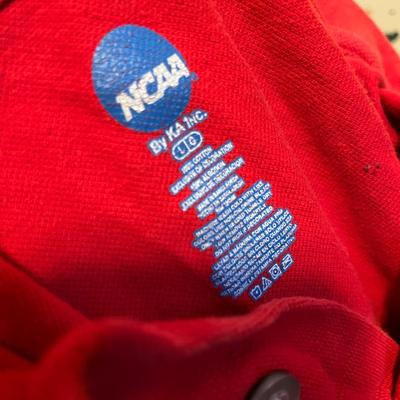 Lot 39 Tub of hats & clothing