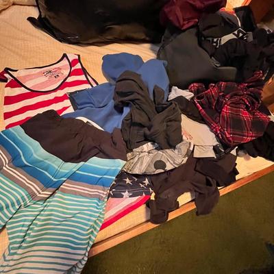 Lot 40 Men's clothing