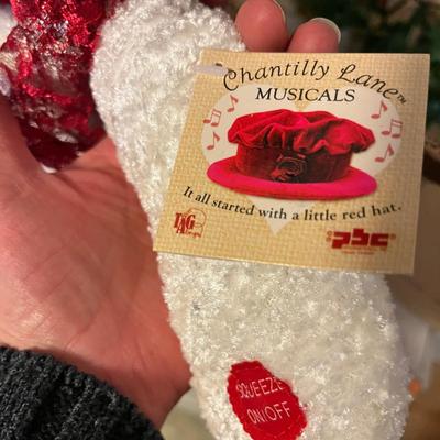 Lot 41 Christmas decor