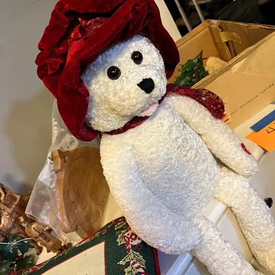 Lot 41 Christmas decor