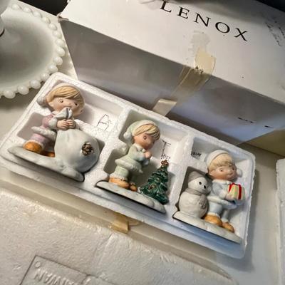Lot 42 Christmas decor