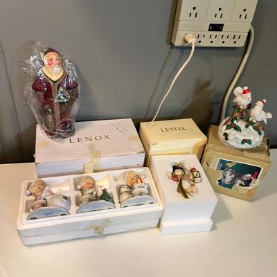 Lot 42 Christmas decor