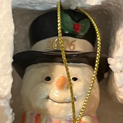 Lot 42 Christmas decor