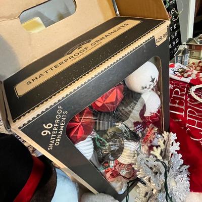 Lot 57 Christmas decor