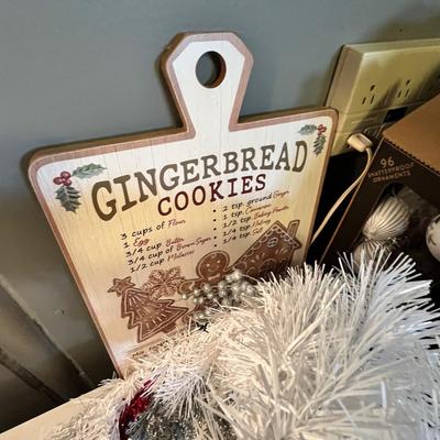 Lot 57 Christmas decor