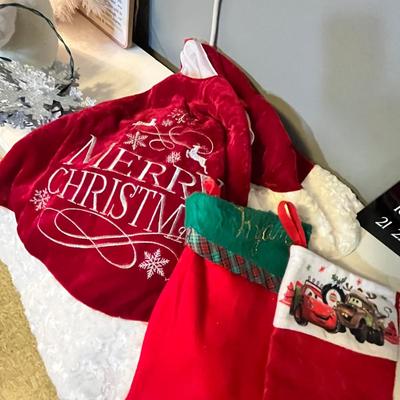 Lot 57 Christmas decor