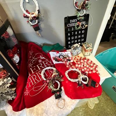 Lot 57 Christmas decor