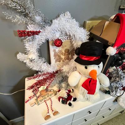 Lot 57 Christmas decor