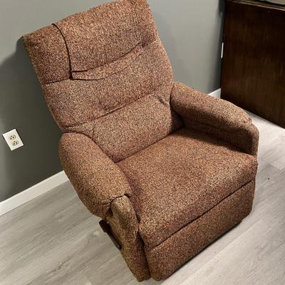 Lot 58 Early American Style recliner