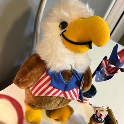 Lot 83 Patriotic Decor