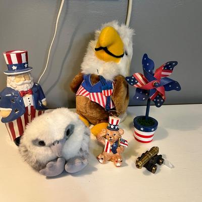 Lot 83 Patriotic Decor
