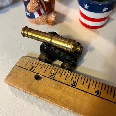 Lot 83 Patriotic Decor