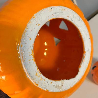 Lot 74 Halloween ceramic decor