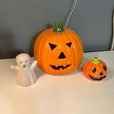 Lot 74 Halloween ceramic decor