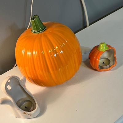 Lot 74 Halloween ceramic decor