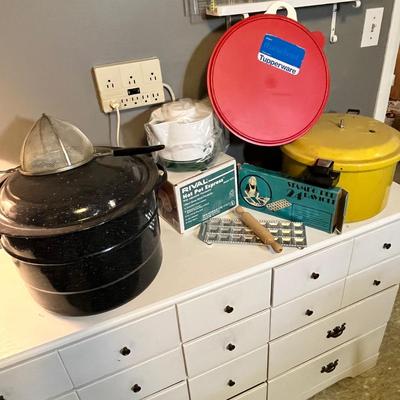 Lot 84 Kitchen items