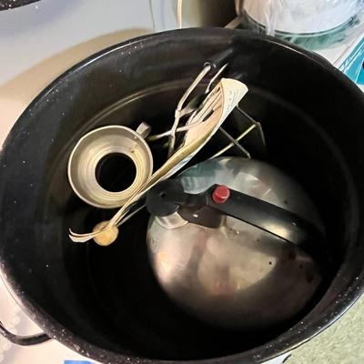 Lot 84 Kitchen items