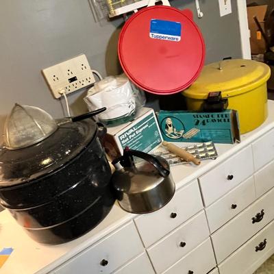 Lot 84 Kitchen items
