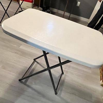 Lot 86 Folding table