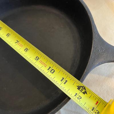 7 Piece Clean Cast Iron Lot - Lodge Kettle, Skillets, Pot w. Top