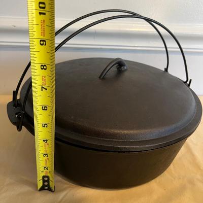 7 Piece Clean Cast Iron Lot - Lodge Kettle, Skillets, Pot w. Top