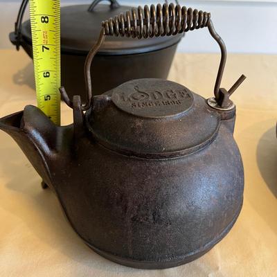 7 Piece Clean Cast Iron Lot - Lodge Kettle, Skillets, Pot w. Top