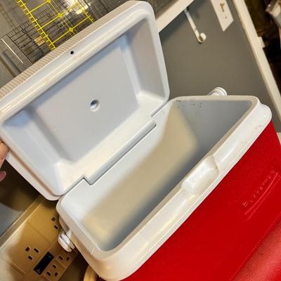 Lot 90 Vintage Coolers