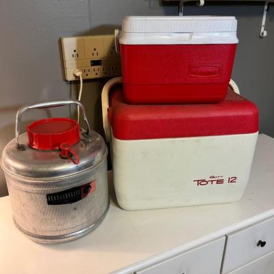 Lot 90 Vintage Coolers