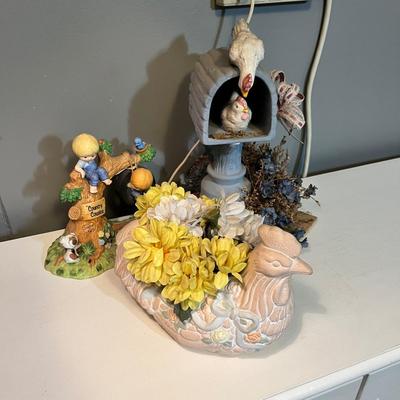 Lot 93 Farm Decor