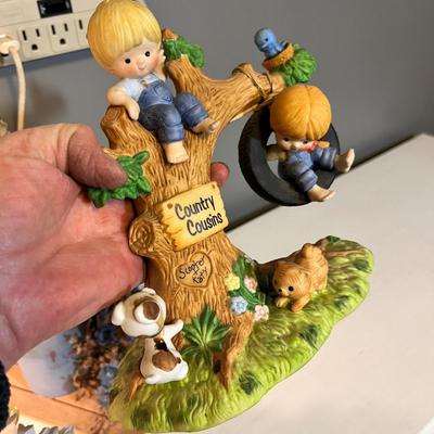 Lot 93 Farm Decor
