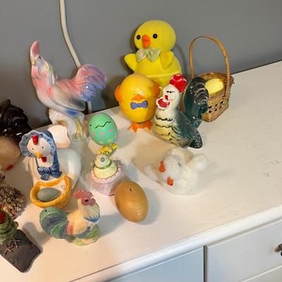 Lot 94 Chicken decor...again