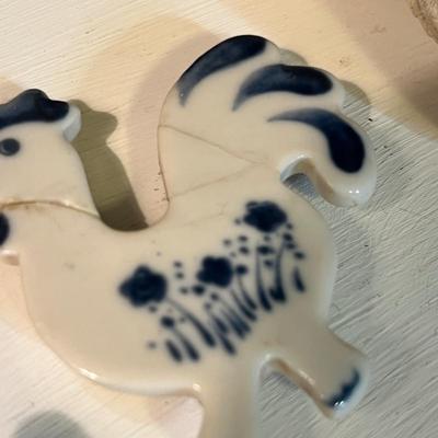 Lot 98 Chicken magnets & other
