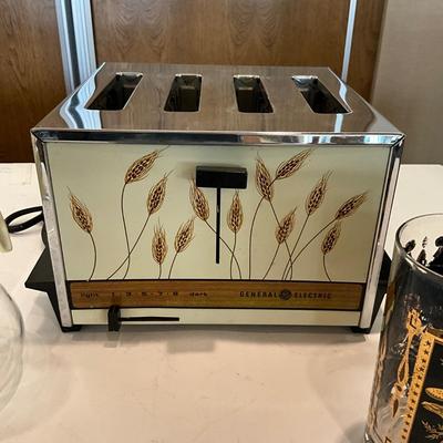 K1042 Vintage 80's 4 Slice GE Wheat Toaster, MCM Black Eagle Glasses
