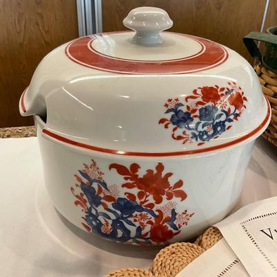 K1043 Vintage Placemat / Coasters/ Decorative Basket NARA Porcelain Tureen