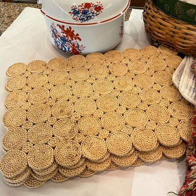 K1043 Vintage Placemat / Coasters/ Decorative Basket NARA Porcelain Tureen
