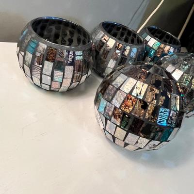 Lot 106 Basket with mirrored decor