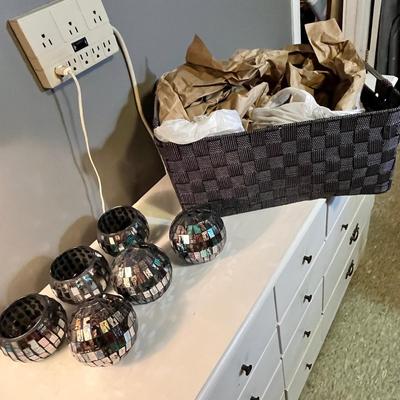 Lot 106 Basket with mirrored decor
