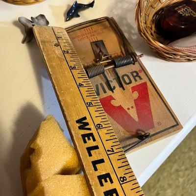 Lot 109 Household items