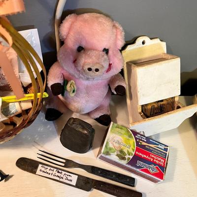 Lot 109 Household items