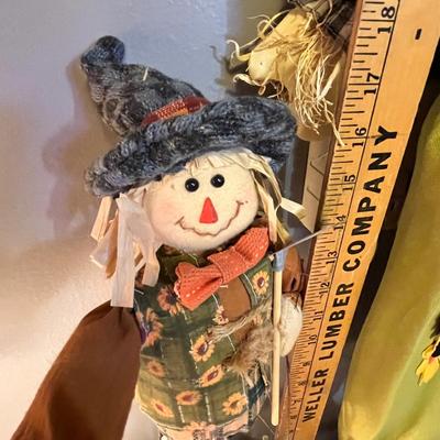 Lot 112 Fall decor
