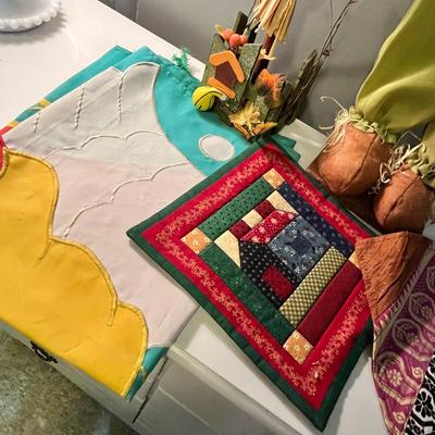 Lot 112 Fall decor