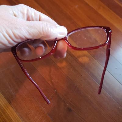 Eye-Bobs Reading Glasses/Sunglasses and More (B2-KD)