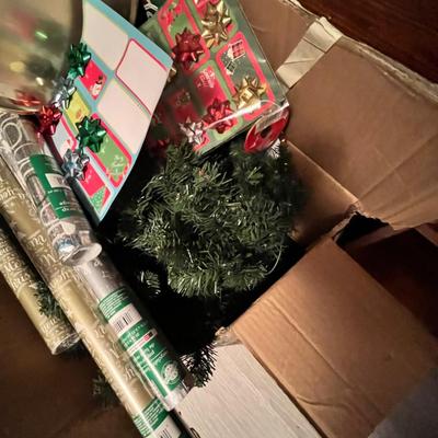 Lot 116 Christmas tree & roll wrap