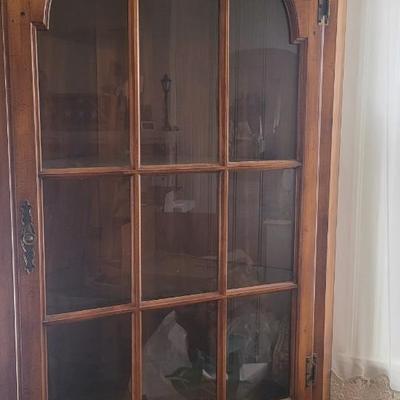 Corner curio