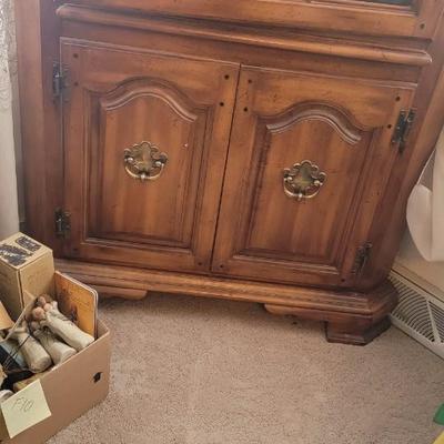 Corner curio