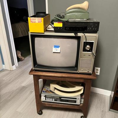 Lot 121 Vintage electronics