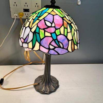 Lot 123 Tiffany style lamp