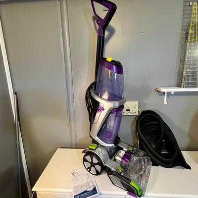 Lot 125 Bissell Vacuum