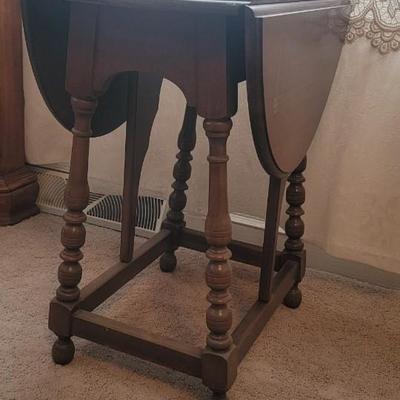 Drop leaf side table 1402