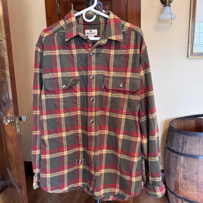 Abercrombie & Fitch, Eddie Bauer, and Other Men’s Flannels - Size Large (B3-DZ)